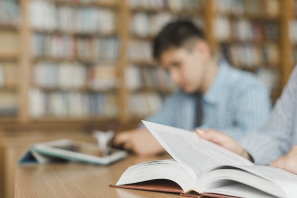 高中政治如何拿高分,怎么能提高政治成绩